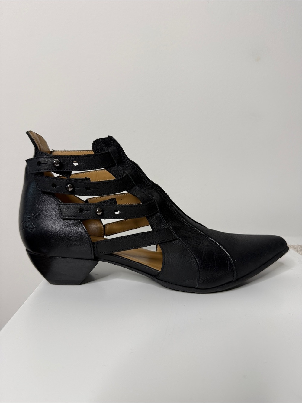 John Fluevog Bekke Truth Mushroom Stud Ankle Boots Black 6.5